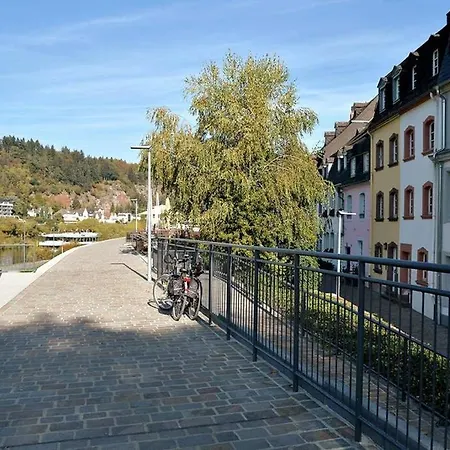 Pearl - King Bed - Netflix - Projector - Fast Wi-fi アパート トリーア