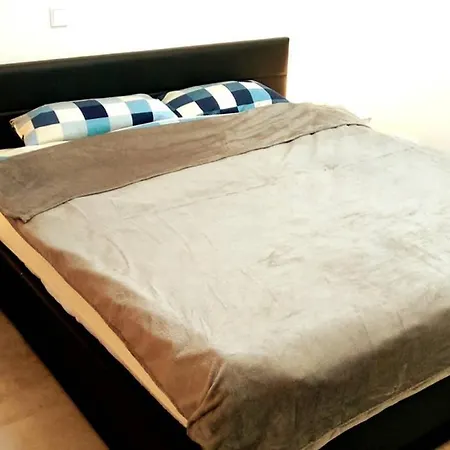 アパート Pearl - King Bed - Netflix - Projector - Fast Wi-fi トリーア