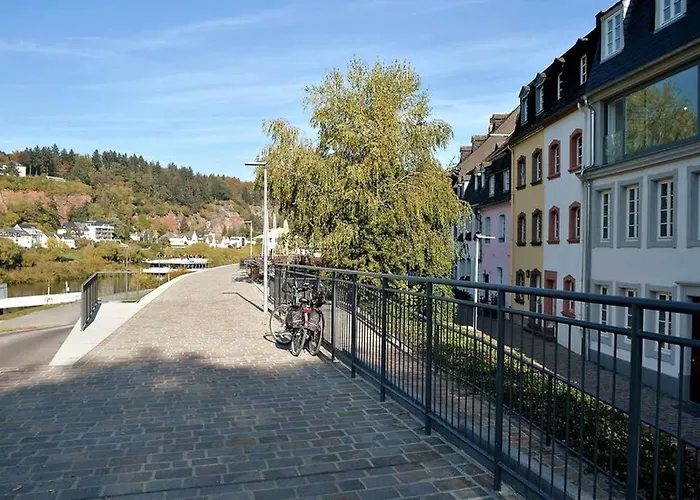 Pearl - King Bed - Netflix - Projector - Fast Wi-fi Apartment Trier