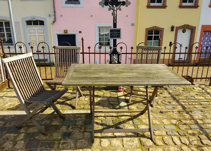 Pearl - King Bed - Netflix - Projector - Fast Wi-fi