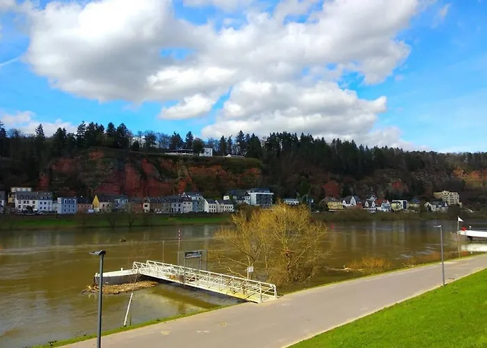 Pearl - King Bed - Netflix - Projector - Fast Wi-fi