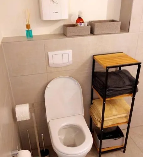 Apartment Pearl - King Bed - Netflix - Projector - Fast Wi-fi *